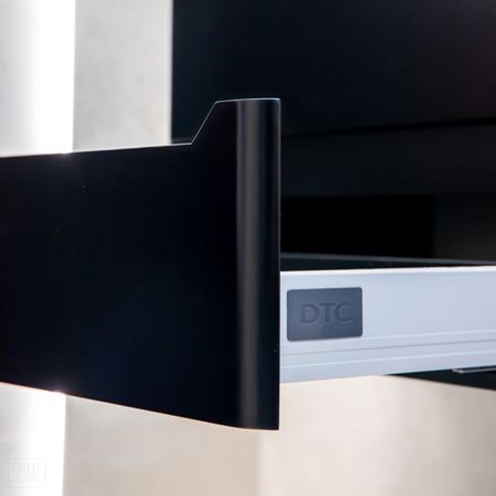 Czarna szafka łazienkowa CASE 80 cm – przestronność i elegancja