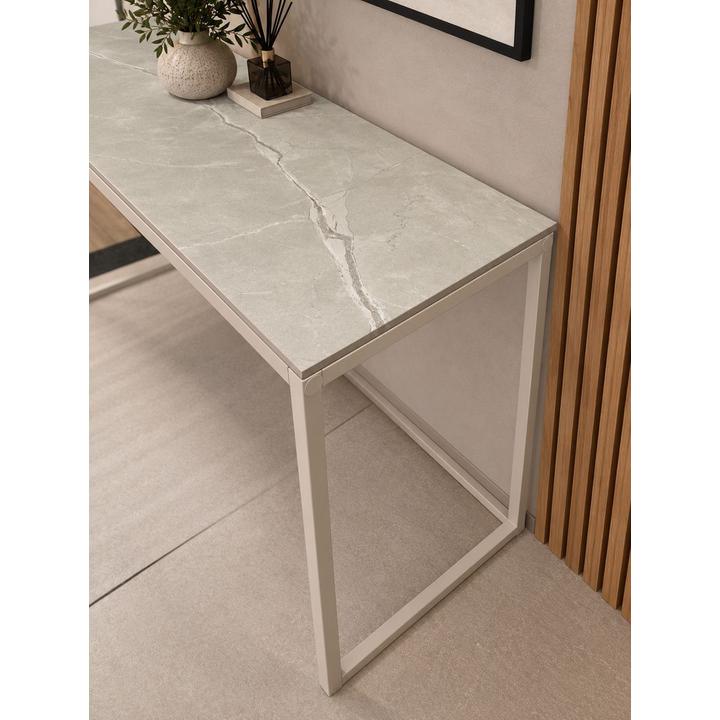 KONSOLA Z BLATEM ZE SPIEKU KWARCOWEGO RITUAL/CASHMERE 140x38x77,2 cm